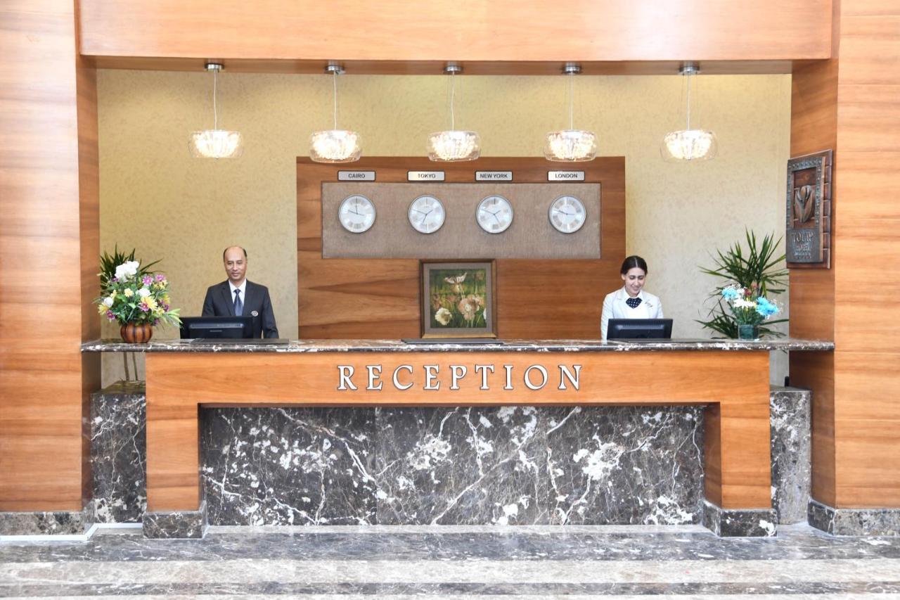 Tolip Family Park Hotel Káhira Exteriér fotografie Reception desk