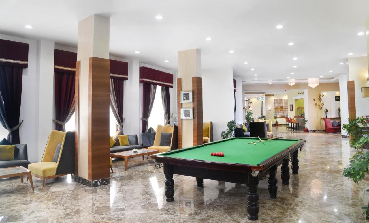 Tolip Family Park Hotel Káhira Exteriér fotografie The pool table at the hotel