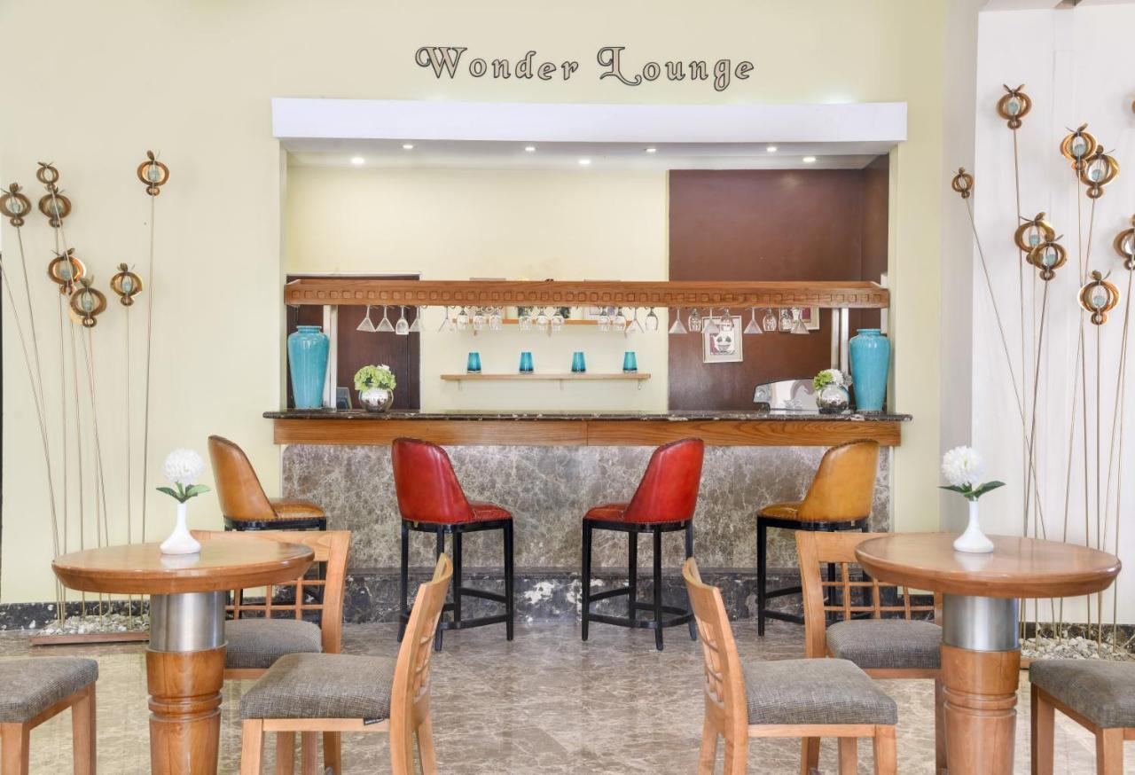 Tolip Family Park Hotel Káhira Exteriér fotografie Owner's Lounge at the airport