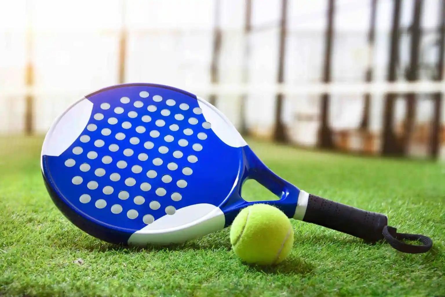 Tolip Family Park Hotel Káhira Exteriér fotografie A paddle tennis racket and ball