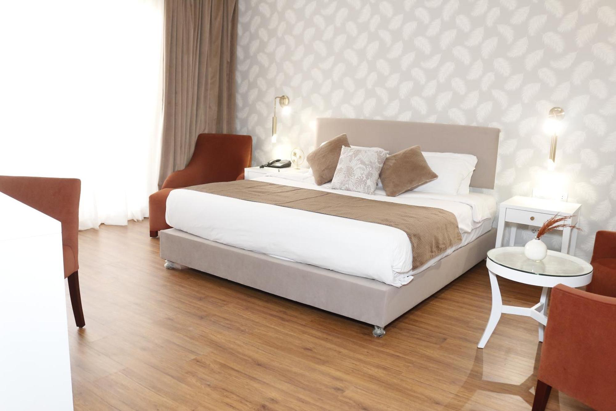 Tolip Family Park Hotel Káhira Exteriér fotografie A bedroom at the hotel