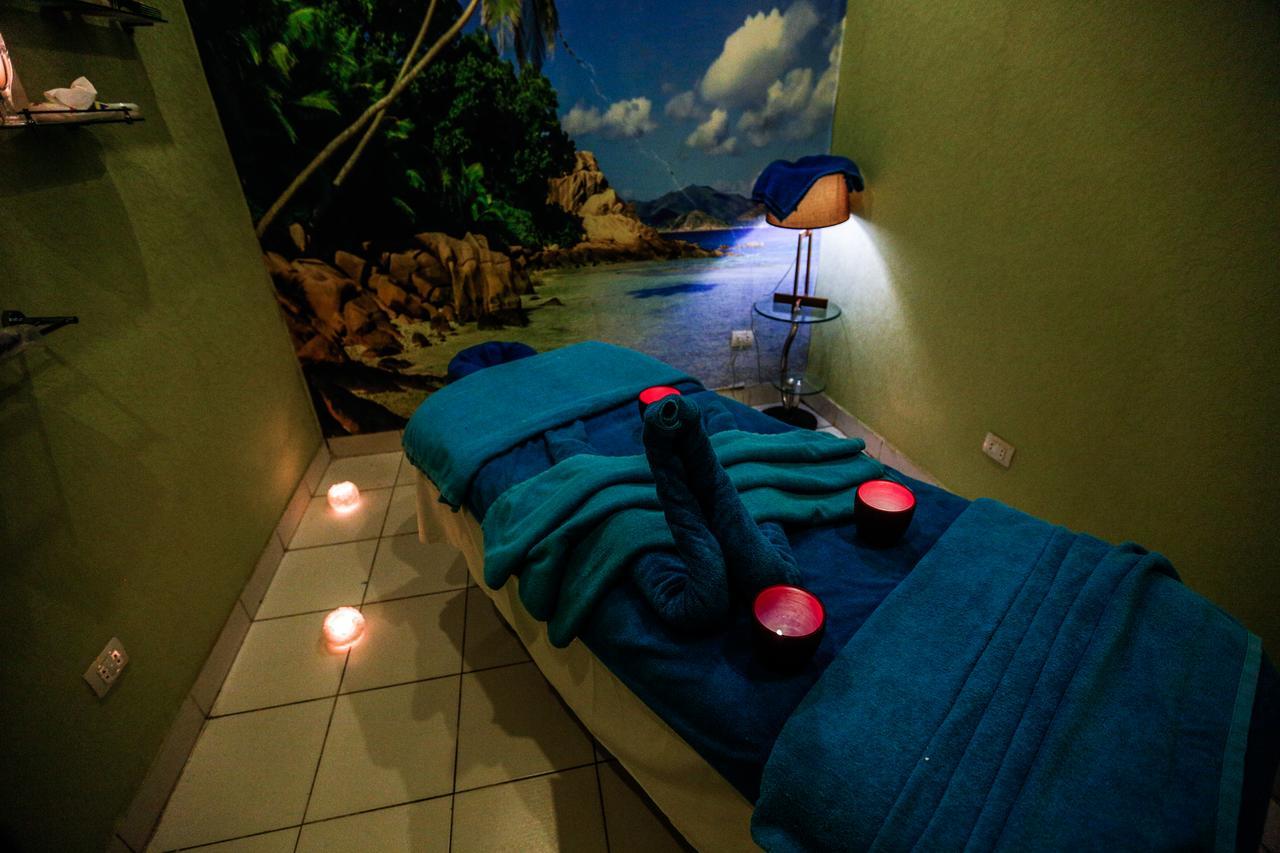 Tolip Family Park Hotel Káhira Exteriér fotografie A massage bed