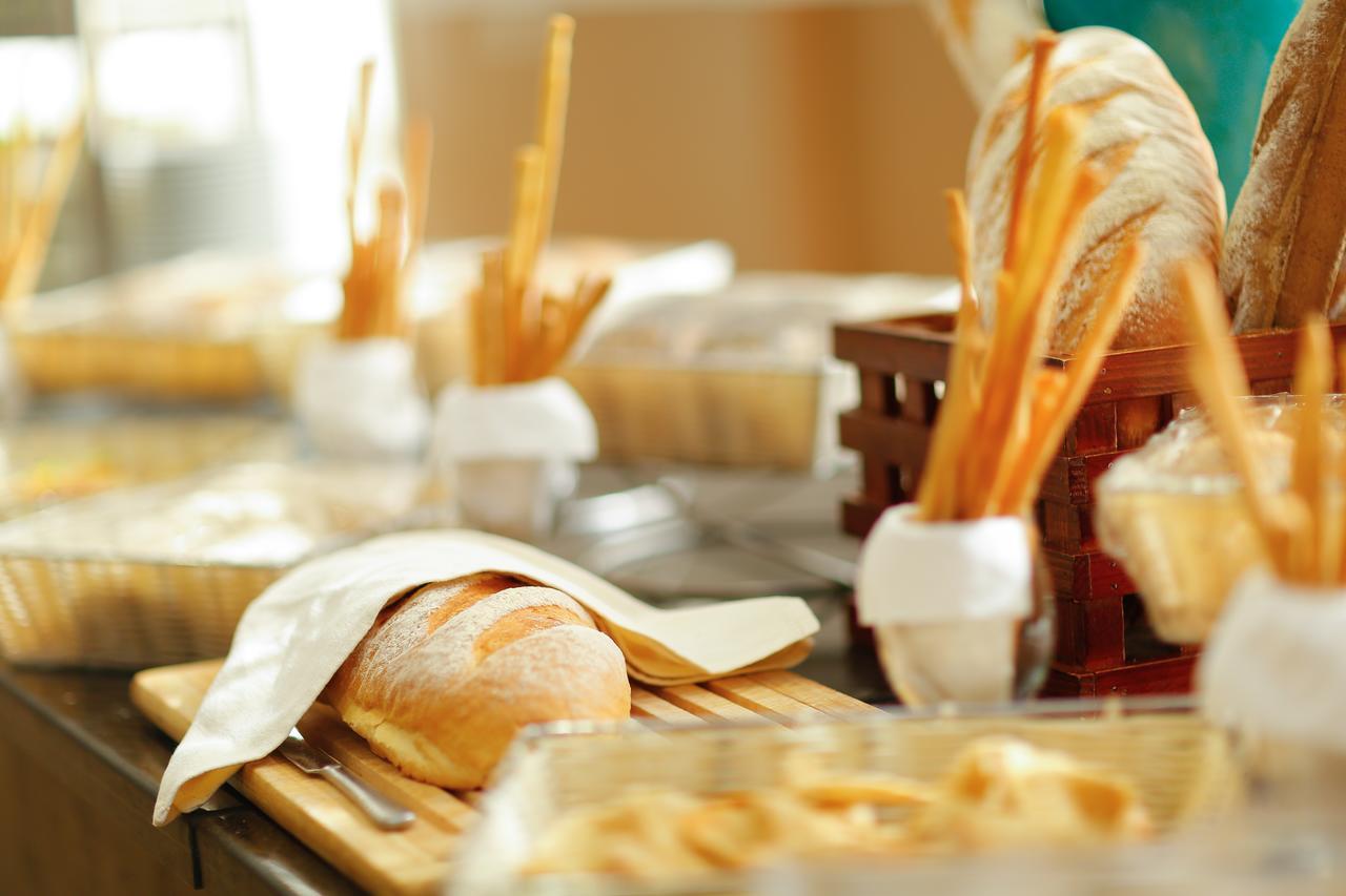 Tolip Family Park Hotel Káhira Exteriér fotografie Bread and breadsticks
