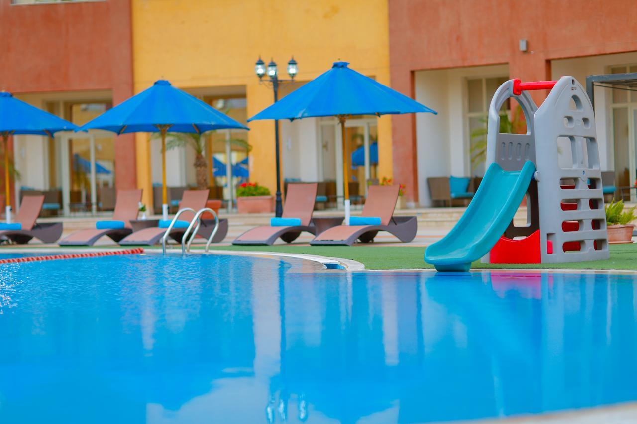 Tolip Family Park Hotel Káhira Exteriér fotografie The pool at the hotel